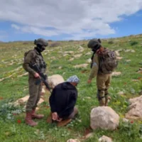 Des résidents de la communauté d’élevage palestinienne d’al-Hadidiyah détenus par Tsahal, le 2 mars 2026 (Association des droits civiques en Israël)
