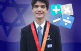 Yotam Budnik, élève du lycée De-Shalit de Rehovot, pose avec sa médaille d'or remportée aux Olympiades internationales de mathématiques (IMO) organisées à Shanghai, en Chine, le 3 juillet 2026. (Crédit : Capture d'écran/Israel/X)