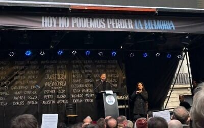 Cérémonie commémorative du 32ᵉ anniversaire de l'attentat contre l'AMIA, à Buenos Aires, le 17 juillet 2026. (Crédit : Juan Melamed via JTA)
