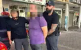 La police a arrêté un homme soupçonné d’avoir poignardé à mort le rabbin Amos Guetta à Netanya le 1er juillet 2026. (Crédit: Police israélienne)