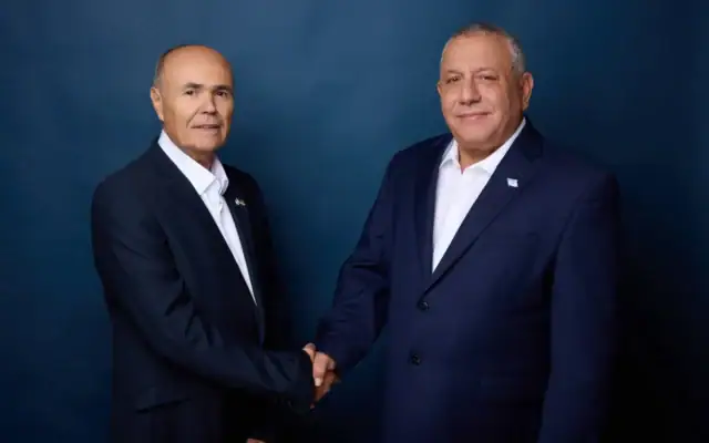L'ancien chef du COGAT, le général de division (Rés.) Kamil Abu Rukun (à gauche), et le chef du parti « Yashar », Gadi Eisenkot, juillet 2022. (Crédit : Autorisation) L'ancien chef du COGAT, le général de division (Rés.) Kamil Abu Rukun (à gauche), et le chef du parti « Yashar », Gadi Eisenkot, juillet 2022. (Crédit : Autorisation)