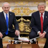 Le Premier ministre Benjamin Netanyahu (à gauche) et le président américain Donald Trump, dans le Bureau ovale, le 28 juillet 2026. (Crédit: GPO)