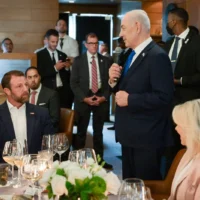 Le Premier ministre Benjamin Netanyahu prend la parole lors d'un dîner en hommage au sénateur Lindsey Graham, récemment décédé, à Washington, le 27 juillet 2026. (Crédit: Maayan Toaf/GPO)