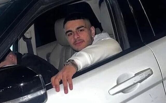 Benayahu Razi, 19 ans, retrouvé poignardé à mort dans un appartement loué dans le quartier de Nachlaot, à Jérusalem, le 11 juillet 2026. (Crédit : Facebook)