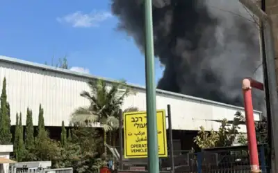 Un incendie en cours dans la zone industrielle de Sderot, le 27 juillet 2026. (Vidéo des Services d'incendie et de secours) Un incendie en cours dans la zone industrielle de Sderot, le 27 juillet 2026. (Vidéo des Services d'incendie et de secours)
