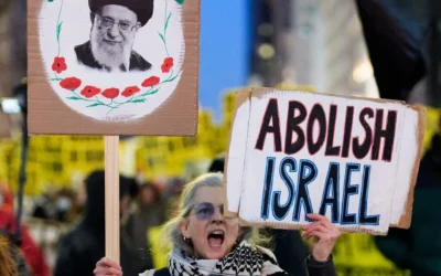 Des manifestants anti-Israël protestent contre la guerre en Iran le 2 mars 2026, à New York. (Adam Gray / Getty Images via AFP)