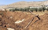 Une canalisation d'eau sectionnée lors de la construction de la barrière de sécurité dans le nord de la vallée du Jourdain, en juillet 2026. (Ilan Volkov/Jordan Valley Activists)
