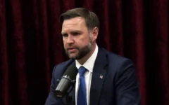 Le vice-président américain JD Vance interviewé par Joe Rogan, pour le podcast de ce dernier, le 15 juillet 2026. (Crédit : Capture d’écran/X)
