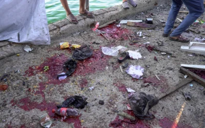 Des Palestiniens inspectent le site d’une frappe israélienne contre un café dans le port de la ville de Gaza, le 18 août 2026. (Crédit: Majdi Fathi/NurPhoto) Des Palestiniens inspectent le site d’une frappe israélienne contre un café dans le port de la ville de Gaza, le 18 août 2026. (Crédit: Majdi Fathi/NurPhoto)