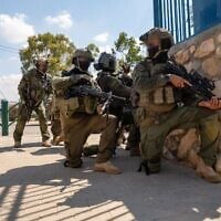 Des soldats de l’armée israélienne participant à un exercice en Cisjordanie, sur une photo diffusée le 20 août 2026. (Crédit : Armée israélienne)