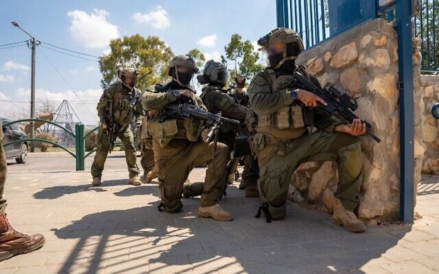 Des soldats de l’armée israélienne participant à un exercice en Cisjordanie, sur une photo diffusée le 20 août 2026. (Crédit : Armée israélienne)