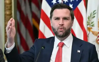Le vice-président américain JD Vance prend la parole lors d'une table ronde parlementaire sur les initiatives antifraude dans la salle des traités indiens du bâtiment de l'exécutif Eisenhower à Washington, DC, le 5 août 2026. (Mandel NGAN/AFP) Le vice-président américain JD Vance prend la parole lors d'une table ronde parlementaire sur les initiatives antifraude dans la salle des traités indiens du bâtiment de l'exécutif Eisenhower à Washington, DC, le 5 août 2026. (Mandel NGAN/AFP)