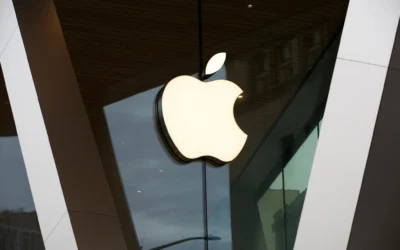 Le logo Apple orne la façade de l’Apple Store du centre-ville de Brooklyn, le 14 mars 2020, à New York. Illustration (Crédit : Kathy Willens/AP) Le logo Apple orne la façade de l’Apple Store du centre-ville de Brooklyn, le 14 mars 2020, à New York. Illustration (Crédit : Kathy Willens/AP)