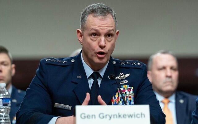 Le général Alexus G. Grynkewich, commandant du Commandement européen des États-Unis et commandant suprême des forces alliées en Europe, témoignant devant la commission des Forces armées du Sénat, au Capitole, à Washington, le 12 mars 2026. (Crédit : Jose Luis Magana/AP)