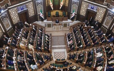 Le président syrien Ahmad al-Sharaa s'adresse à la séance inaugurale de la nouvelle Assemblée du peuple syrienne, la première depuis la chute du gouvernement du président Bachar el-Assad, à Damas, en Syrie, le dimanche 12 juillet 2026. (Crédit : AP/Ghaith Alsayed) Le président syrien Ahmad al-Sharaa s'adresse à la séance inaugurale de la nouvelle Assemblée du peuple syrienne, la première depuis la chute du gouvernement du président Bachar el-Assad, à Damas, en Syrie, le dimanche 12 juillet 2026. (Crédit : AP/Ghaith Alsayed)