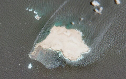Illustration. Cette image satellite, diffusée par l'Agence spatiale européenne, montre une fuite de pétrole provenant d'un pétrolier immobilisé au large de l'île de Qibliyah, au large des côtes d'Oman, le mardi 28 juillet 2026. (Crédit : Agence spatiale européenne via AP)