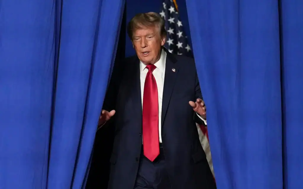Le président américain Donald Trump arrivant pour prendre la parole lors d’un meeting électoral à Myrtle Beach, en Caroline du Sud, le 21 août 2026. (Crédit : Jacquelyn Martin/AP)