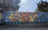 La fresque du Pasadena Jewish Temple and Center, en Californie, taguée avec des croix gammées, le 24 juillet 2026. (Crédit : Pasadena Jewish Temple and Center/Facebook)