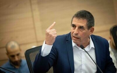 Le député de Yesh Atid, Yoav Segalovitz, participant à une réunion de la commission de la Constitution, du Droit et de la Justice de la Knesset, le 13 juillet 2023. (Crédit : Chaïm Goldberg/Flash90) Le député de Yesh Atid, Yoav Segalovitz, participant à une réunion de la commission de la Constitution, du Droit et de la Justice de la Knesset, le 13 juillet 2023. (Crédit : Chaïm Goldberg/Flash90)