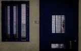 Un prisonnier palestinien à la prison de Ketziot, dans le sud d’Israël, le 26 février 2025. Illustration (Crédit : Chaim Goldberg/Flash90)