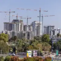 Chantier de construction à Kiryat Gat, dans le sud d’Israël, le 27 octobre 2025. (Crédit : Yossi Aloni/Flash90)