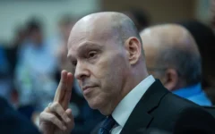 Le procureur général Amit Aisman participe à une réunion de la commission de la Constitution, du Droit et de la Justice à la Knesset, à Jérusalem, le 2 décembre 2025. (Crédit : Yonatan Sindel/Flash90)