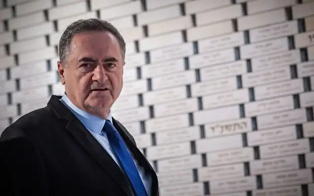 Le ministre de la Défense, Israel Katz, assistant à une cérémonie au cimetière militaire du mont Herzl, à Jérusalem, le 31 mai 2026. (Crédit : Oren Ben Hakoon/Flash90)