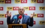 Le député Ahmad Tibi assistant à une réunion de la faction Hadash-Taal de la Knesset, à Jérusalem, le 29 juin 2026. (Crédit : Chaïm Goldberg/Flash90)