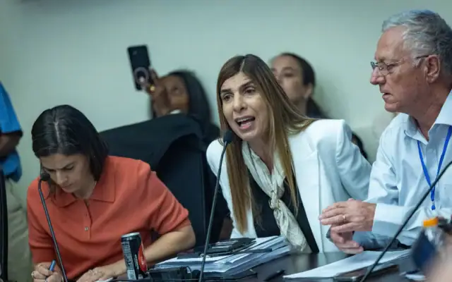 Sharon Nir, députée d’Yisrael Beytenu, participe à une réunion de la commission parlementaire à la Knesset à Jérusalem, le 7 juillet 2026. (Crédit: Yonatan Sindel/Flash90)