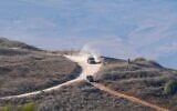 Des soldats israéliens dans le sud du Liban, vus depuis le côté israélien de la frontière, le 30 juillet 2026. (Crédit : Ayal Margolin/Flash90)