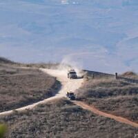 Des soldats israéliens dans le sud du Liban, vus depuis le côté israélien de la frontière, le 30 juillet 2026. (Crédit : Ayal Margolin/Flash90)