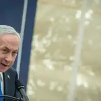 Le Premier ministre Benjamin Netanyahu assistant à une cérémonie officielle sur le mont Herzl, à Jérusalem, le 5 août 2026. (Crédit : Chaïm Goldberg/FLASH90)