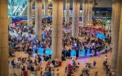 Le hall des arrivées de l'aéroport international Ben Gurion, le 20 août 2026. (Crédit : Avshalom Sassoni/Flash90)