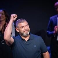 Lancement du nouveau parti « Amkha Yisrael », dirigé par Ofer Winter, à l'approche des prochaines élections législatives israéliennes, à Jérusalem, le 25 août 2026. (Crédit : Chaïm Goldberg/Flash90)