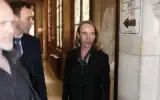 John Galliano arrive au palais de justice de Paris pour répondre des accusations d'injures antisémites proférées dans un café parisien, en juin 2011. (Crédit photo : AP/Thibault Camus)