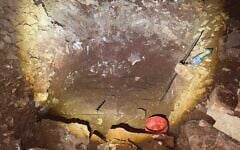 Un tunnel en train d'être creusé entre la Cisjordanie et Israël, découvert par la police des frontières, sur une photo publiée le 17 août 2026. (Crédit : Police israélienne)