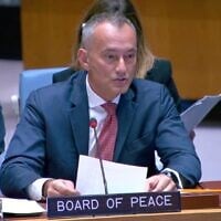Le Haut Représentant du Conseil de Paix pour Gaza, Nickolay Mladenov, faisant le point devant le Conseil de sécurité de l'ONU, à New York, le 26 août 2026. (Crédit : Capture d'écran)