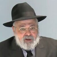 Le rabbin Yehoram Ulman, directeur de la communauté Habad de Bondi, qui a perdu son gendre, le rabbin Eli Schlanger, lors de la fusillade de Bondi Beach le 14 décembre 2025, est le dernier à déposer devant la Commission royale sur l'antisémitisme et la cohésion sociale, le 26 août 2026. (Crédit : Capture d'écran d'ABC News)