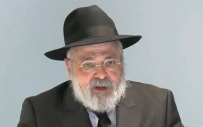 Le rabbin Yehoram Ulman, directeur de la communauté Habad de Bondi, qui a perdu son gendre, le rabbin Eli Schlanger, lors de la fusillade de Bondi Beach le 14 décembre 2025, est le dernier à déposer devant la Commission royale sur l'antisémitisme et la cohésion sociale, le 26 août 2026. (Crédit : Capture d'écran d'ABC News)