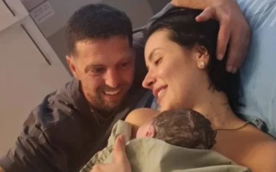 Elkana Bohbot et son épouse, Rivka Bohbot, avec leur nouveau-né. (Crédit : Autorisation)