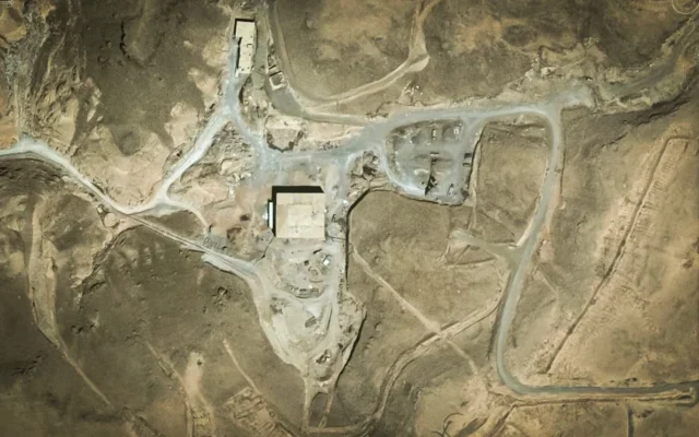 Le site du réacteur nucléaire syrien avant sa destruction par Tsahal en 2007, vu depuis un satellite. (Crédit : Google Earth)