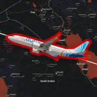 Illustration : Un Boeing 737 MAX 8 de Flydubai survolant une carte indiquant la trajectoire entre Dubaï et Israël. (Crédit : Boarding1Now/iStock/Capture d’écran via Google Maps)