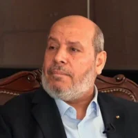 Khalil al-Hayya, dirigeant du Hamas, lors d'une interview accordée à la chaîne qatarie Al-Araby, le 26 septembre 2026. (Crédit : Capture d'écran Al-Araby/X)