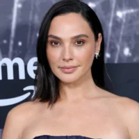 Gal Gadot assistant à la première à Los Angeles du film « The Runner » d’Amazon MGM Studios, organisée au Harmony Gold, à Los Angeles, en Californie, le 27 août 2026. (Crédit : Kevin Winter/Getty Images/AFP)