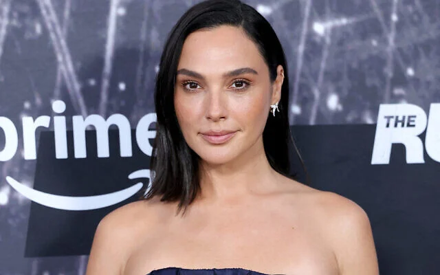 Gal Gadot assistant à la première à Los Angeles du film « The Runner » d’Amazon MGM Studios, organisée au Harmony Gold, à Los Angeles, en Californie, le 27 août 2026. (Crédit : Kevin Winter/Getty Images/AFP) Gal Gadot assistant à la première à Los Angeles du film « The Runner » d’Amazon MGM Studios, organisée au Harmony Gold, à Los Angeles, en Californie, le 27 août 2026. (Crédit : Kevin Winter/Getty Images/AFP)