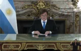 Capture d'écran de l'émission officielle montrant le président argentin Javier Milei s'adressant à la nation depuis le palais présidentiel de la Casa Rosada à Buenos Aires, le 3 septembre 2026. (Crédit: service de presse de la présidence argentine/AFP)