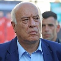 Jibril Rajoub vient assister à un match de football opposant les équipes de Jabal Al-Mukaber et de Shabab Al-Khalil dans le cadre du tournoi de la « Coupe des Mille Martyrs », au stade international Faisal Al-Husseini, dans la ville d’Al-Ram, en Cisjordanie, le 4 septembre 2026. (Crédit : Ahmad Gharabli/AFP)