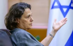 L'ambassadrice d'Israël en Thaïlande, Alona Fisher-Kamm, lors d'un entretien accordé à l'AFP, à l'ambassade d'Israël, à Bangkok, le 15 septembre 2026. (Crédit : Anthony Wallace/AFP)