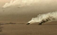 Cette photo diffusée le 15 septembre 2026 par l'Ansarullah Media Center des Houthis montrerait, selon certaines sources, des véhicules militaires en feu qu'ils auraient pris pour cible dans la province d'al-Jawf, en Arabie saoudite. (Crédit : ANSARULLAH MEDIA CENTER/AFP)