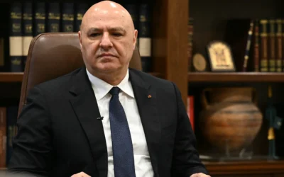 Le président libanais Joseph Aoun accorde une interview à l'AFP au palais présidentiel de Baabda, le 15 septembre 2026. (Crédit : Joseph Eid/AFP)